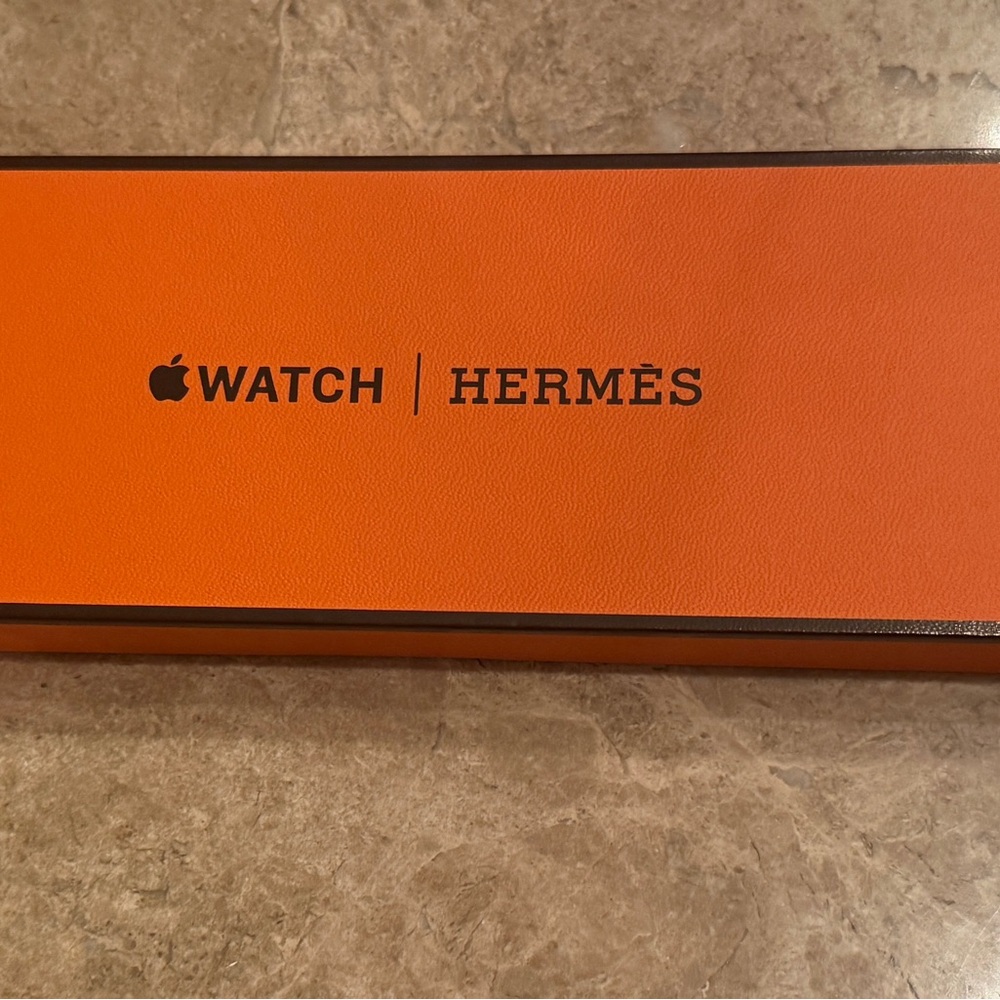 Hermès Apple Watch Box in Orange and White